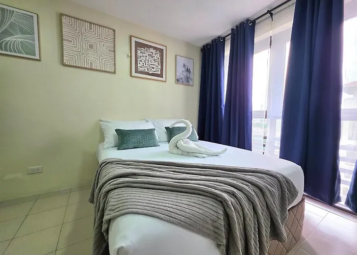 Apartment 15p Penthouse 3br Persimmon Free Parking *