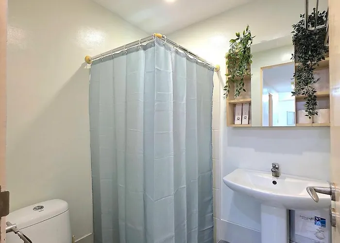 15p Penthouse 3br Persimmon Free Parking Apartment