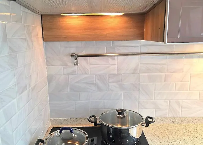 15p Penthouse 3br Persimmon Free Parking Apartment *