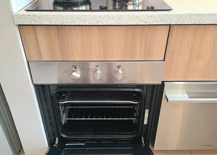 15p Penthouse 3br Persimmon Free Parking